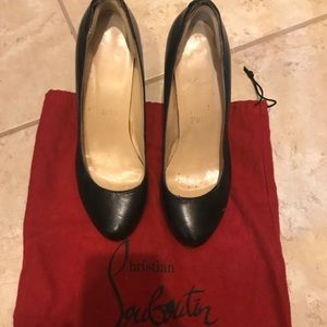 Christian Louboutin black pumps ❤️